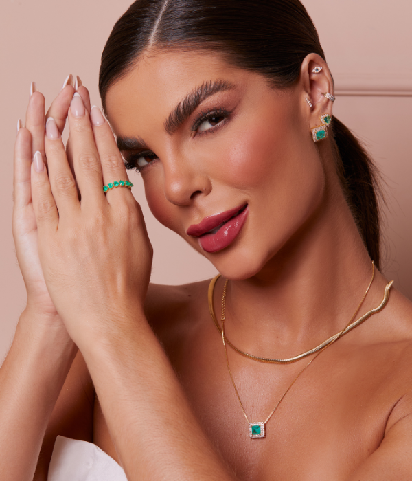 Colar, brinco ou conjunto com pedra de zircônia esmeralda banhado a ouro 18k